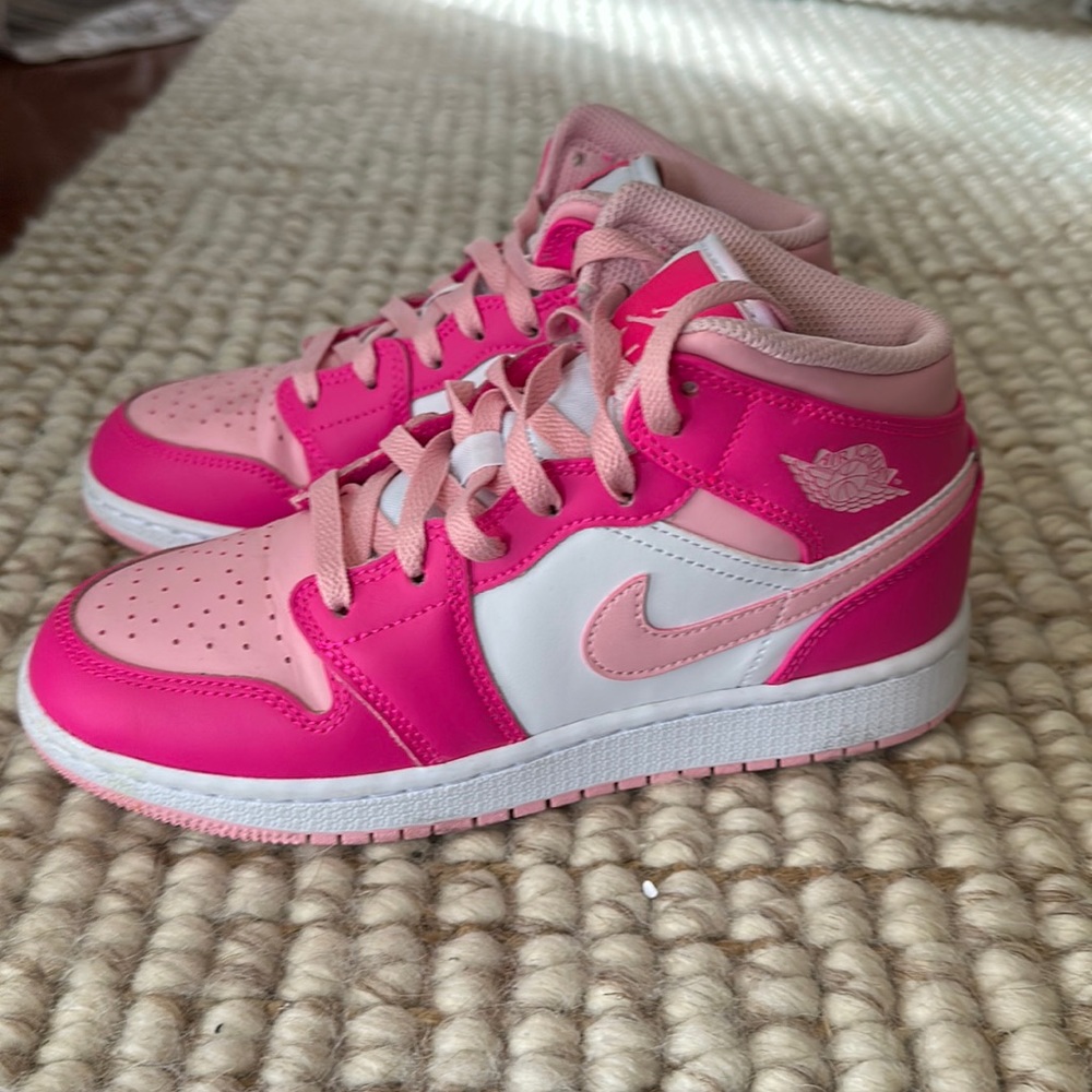 Air Jordan 1 Mid GS Fierce Pink, sz 4.5 kids/6 women